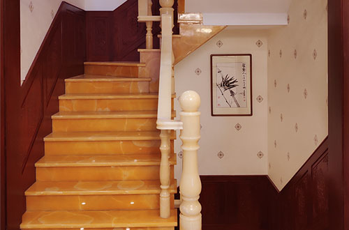 三明中式别墅室内汉白玉石楼梯的定制安装装饰效果